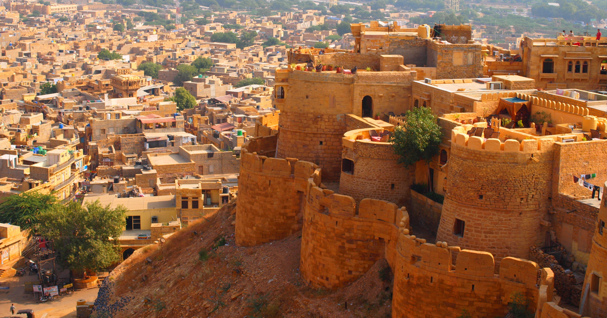 tourist bus in jaisalmer