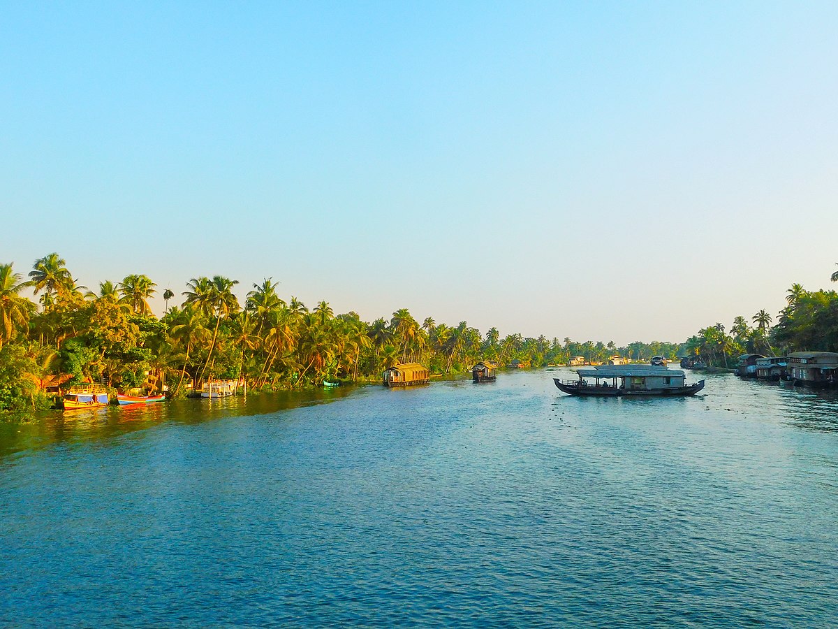 tourist location near kochi