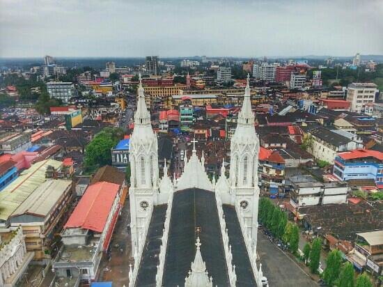 tourist location near kochi