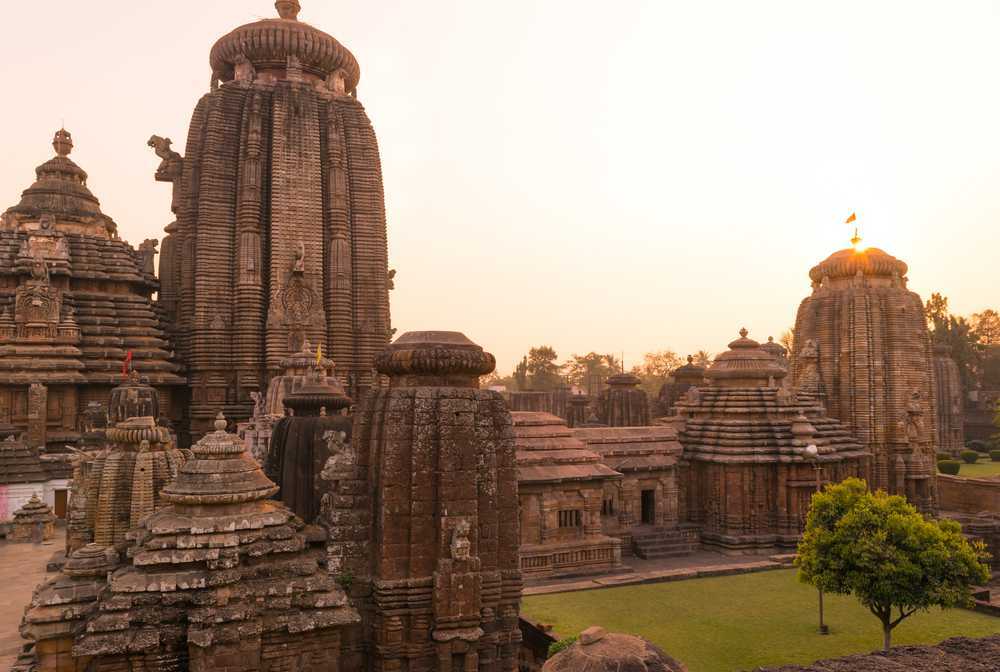 tourist places of odisha in hindi