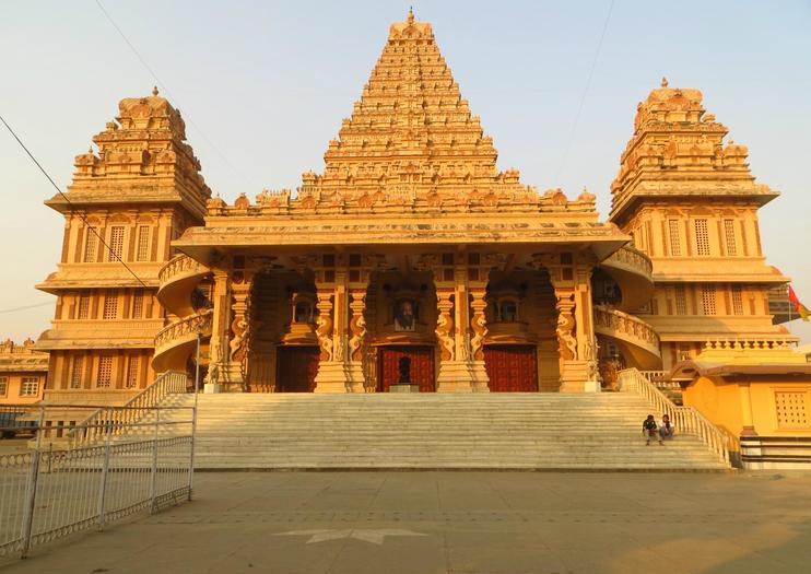 Chattarpur Temple