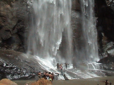 Agaya Gangai Waterfalls