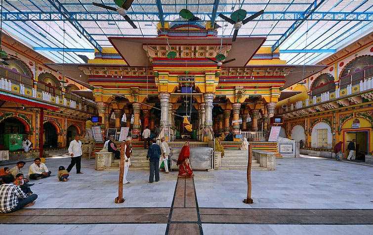 holi at dwarkadhish temple