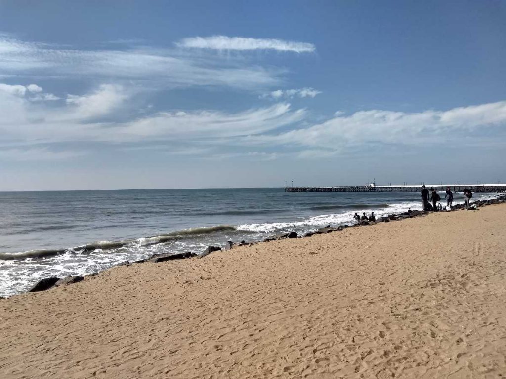 quiet beach in pondicherry