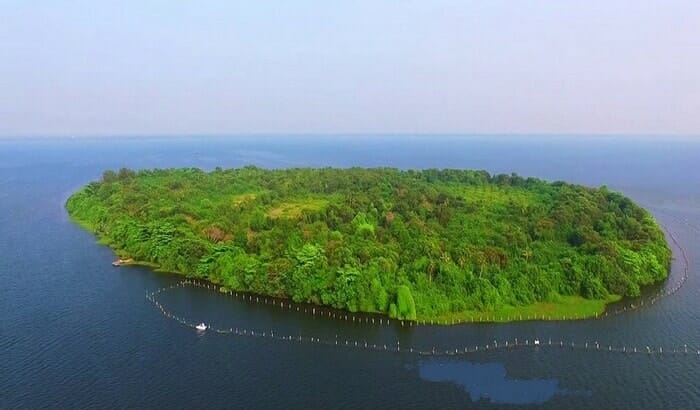 Pathiramanal Island