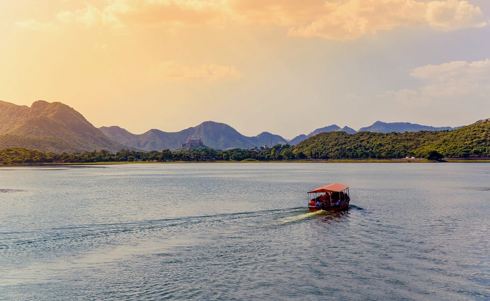 Enjoy a Ferry Ride in the Fateh Sagar Lake