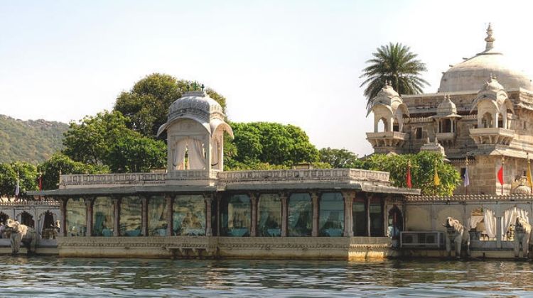 Visit the Jag Mandir Island Palace